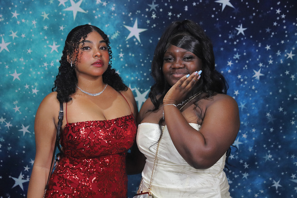 St. Pete High Prom 2024 Star Backdrop by Firefly Event Photography (224)
