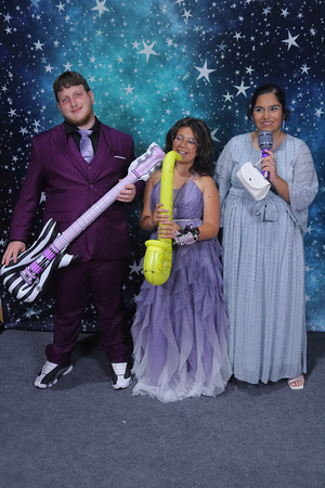 St. Pete High Prom 2024 Star Backdrop by Firefly Event Photography (312)