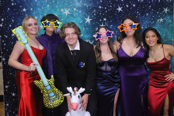 St. Pete High Prom 2024 Star Backdrop by Firefly Event Photography (339)