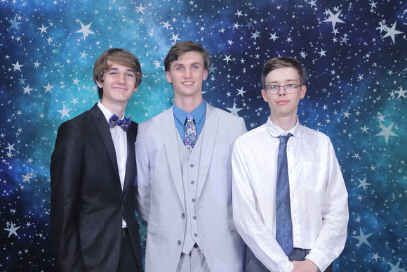 St. Pete High Prom 2024 Star Backdrop by Firefly Event Photography (375)