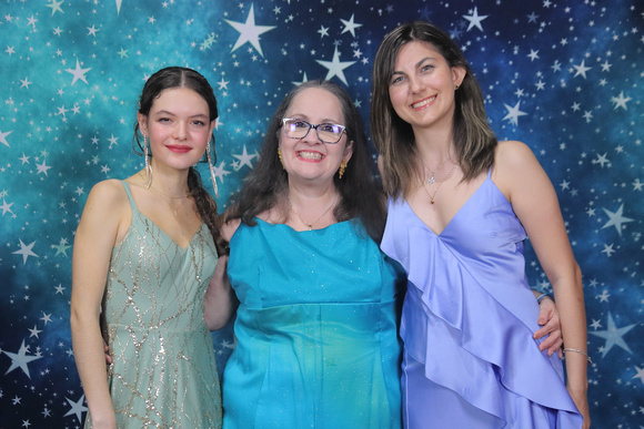 St. Pete High Prom 2024 Star Backdrop by Firefly Event Photography (496)
